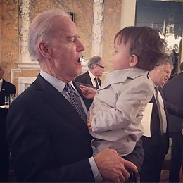 Click image for larger version

Name:	Biden_pacifier.jpg
Views:	413
Size:	44.5 KB
ID:	100212