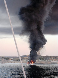 Click image for larger version

Name:	boat-explosion20.JPG
Views:	633
Size:	186.7 KB
ID:	107384