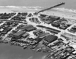 Click image for larger version

Name:	newport pier 1940.jpg
Views:	532
Size:	148.7 KB
ID:	116924