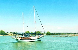 Click image for larger version

Name:	Boat cropped.jpg
Views:	313
Size:	408.5 KB
ID:	117252