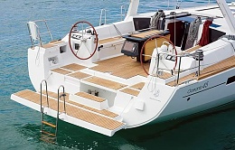Click image for larger version

Name:	Oceanis_45_stern.jpg
Views:	1158
Size:	53.6 KB
ID:	123965