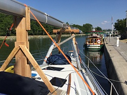 Click image for larger version

Name:	mast tie down.jpg
Views:	401
Size:	427.5 KB
ID:	130003