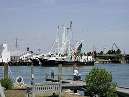 Click image for larger version

Name:	Beaufort.NC.Boats4.jpg
Views:	365
Size:	64.8 KB
ID:	13438