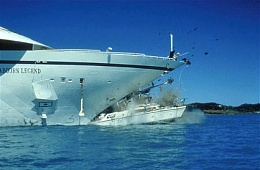 Click image for larger version

Name:	speed_2_ship-hits-boat.jpg
Views:	1774
Size:	55.9 KB
ID:	138806