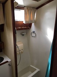 Click image for larger version

Name:	Pearson 424 Ketch 1978 shower.jpg
Views:	181
Size:	13.7 KB
ID:	145677