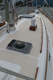 Click image for larger version

Name:	Gulfstar 37 1977 deck fwd.jpg
Views:	170
Size:	42.0 KB
ID:	146693