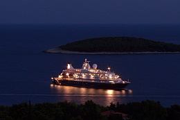 Click image for larger version

Name:	Cruise-ship-at-night-by-Alistair-Young.jpg
Views:	60
Size:	66.6 KB
ID:	153643