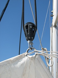 Click image for larger version

Name:	Mainsail - Head - 1, small.jpg
Views:	674
Size:	403.1 KB
ID:	154501