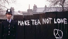 Click image for larger version

Name:	Make Tea not Love.jpg
Views:	278
Size:	8.9 KB
ID:	157656
