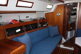 Click image for larger version

Name:	Hunter 34 1986 $15K Saloon fwd2.jpg
Views:	182
Size:	35.8 KB
ID:	181315