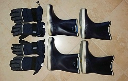 Click image for larger version

Name:	2 Sets West Marine Gloves and Boots.jpg
Views:	107
Size:	356.4 KB
ID:	184939