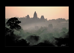 Click image for larger version

Name:	Angkor Wat with red sky in the morning 1-058 v10.jpg
Views:	61
Size:	257.7 KB
ID:	201450
