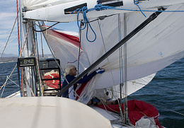 Click image for larger version

Name:	3822-Judy douses the spinnaker.jpg
Views:	133
Size:	445.4 KB
ID:	219283