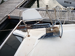 Click image for larger version

Name:	Window in Boat, Windlass 014.jpg
Views:	43
Size:	424.7 KB
ID:	229128