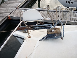 Click image for larger version

Name:	Window in Boat, Windlass 014.jpg
Views:	75
Size:	424.7 KB
ID:	229565