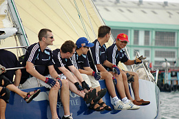 Click image for larger version

Name:	Crew on Rail 2 DSC_0214s.jpg
Views:	34
Size:	434.5 KB
ID:	258912