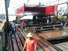 Click image for larger version

Name:	Vacamonte Boatyard hauled3.jpg
Views:	692
Size:	218.1 KB
ID:	31872