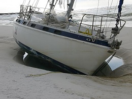 Click image for larger version

Name:	Beached%20sailboat%204.jpg
Views:	731
Size:	77.5 KB
ID:	39849