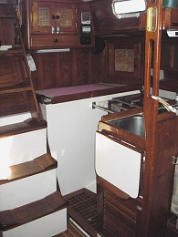 Click image for larger version

Name:	800x600 06 Companionway, Galley, Fridge.jpg
Views:	279
Size:	126.7 KB
ID:	44327