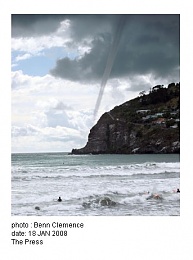 Click image for larger version

Name:	Waterspout off Godley Head 18 JAN 2009.jpg
Views:	233
Size:	32.6 KB
ID:	49589