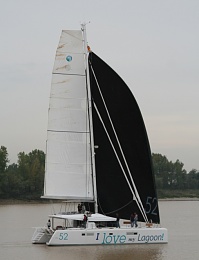 Click image for larger version

Name:	Lagoon52-spinnaker i Bordeaux.jpg
Views:	851
Size:	59.3 KB
ID:	55420