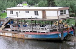 Click image for larger version

Name:	houseboat.jpg
Views:	348
Size:	42.1 KB
ID:	59023