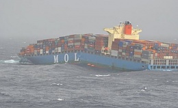 Click image for larger version

Name:	ship breaks in two.jpg
Views:	723
Size:	29.9 KB
ID:	62914