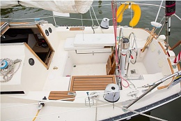 Click image for larger version

Name:	c&c30companionway.JPG
Views:	462
Size:	86.9 KB
ID:	76658