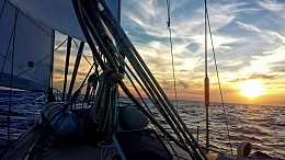 Click image for larger version

Name:	StarboardBowSunset.jpg
Views:	220
Size:	78.4 KB
ID:	89866