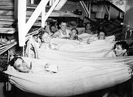 Click image for larger version

Name:	Hammock Sailors in Navy.jpg
Views:	4119
Size:	43.7 KB
ID:	93644