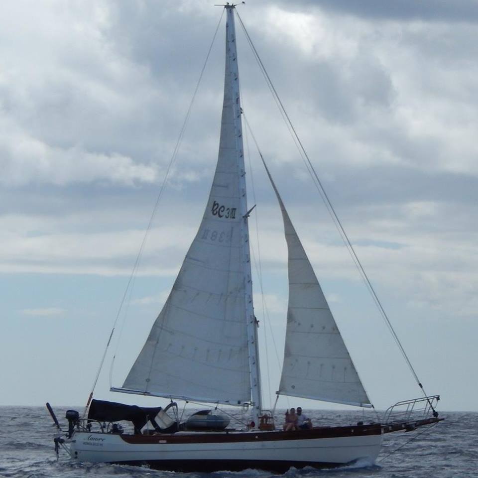 s/v Amore under sail, windvane doing the work... On the way to Pokai Bay, Oahu!