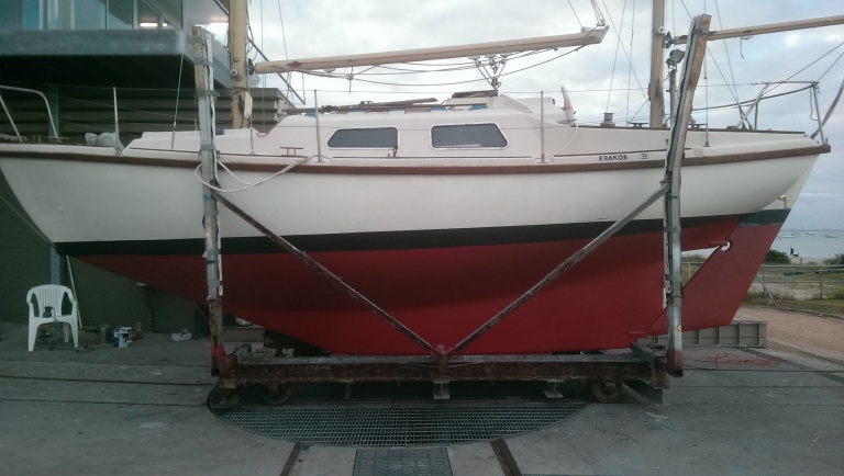 At Easter I lifted her out to check the hull and anti foul and gavce the bright work a quick sand and sikkens to keep the wood in reasonable order till I get back to it